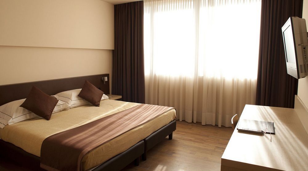 Airporthotel Verona Congress & Relax Dossobuono Buitenkant foto